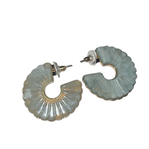 Jewelry - Earrings Hoops
